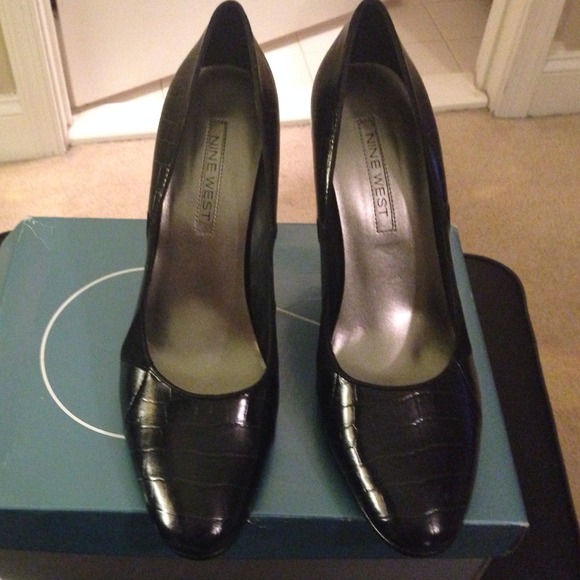 Leather and Suede Pumps - Picture 2 of 3
