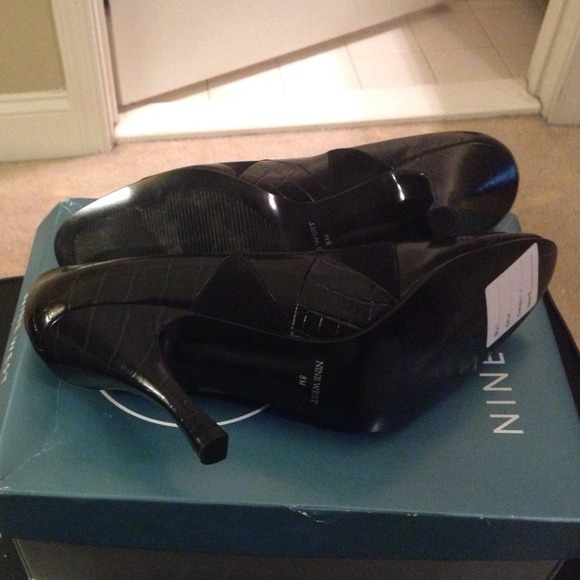 Leather and Suede Pumps - Picture 3 of 3