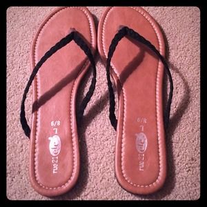 Braided strap flip flops