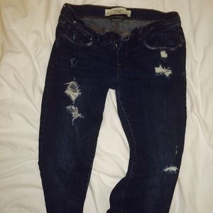 A&F SKINNY DESTROYED JEANS