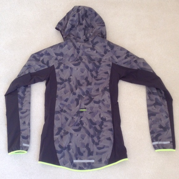 NWT! Nike Camo Running Jacket XS - Picture 2 of 4