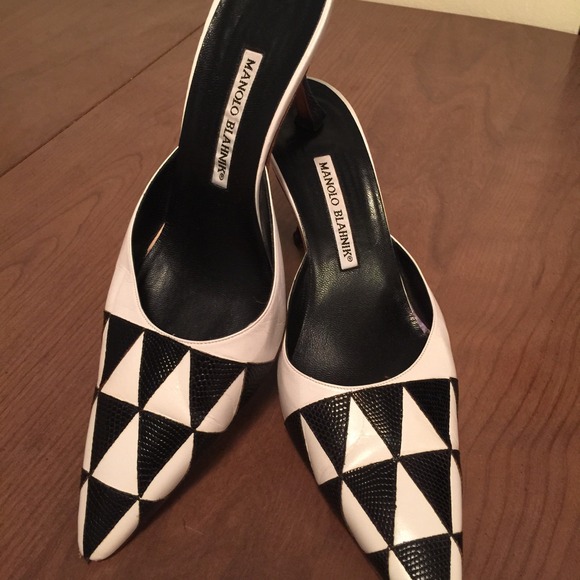 🎉HP🎉2/24/15 Authentic Manolo Blahnik mules