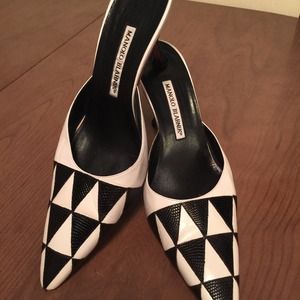 🎉HP🎉2/24/15 Authentic Manolo Blahnik mules