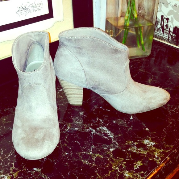 Short Cowgirl Boots (faux suede)