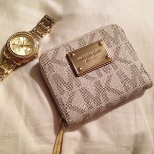 💯 authentic michael kors wallet.