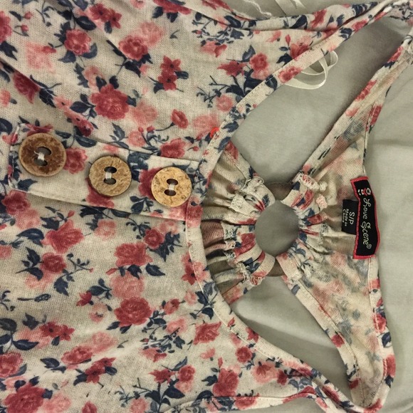 Cute floral top Small on hold - Picture 4 of 4