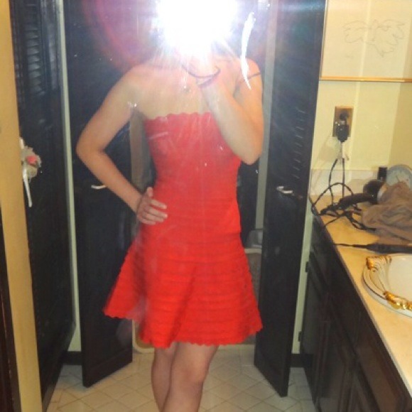 ADDITIONAL PICTURES - Herve Leger Scalloped Dress - Picture 4 of 4