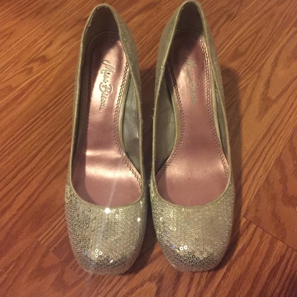 silver sequined heels! - Picture 1 of 4