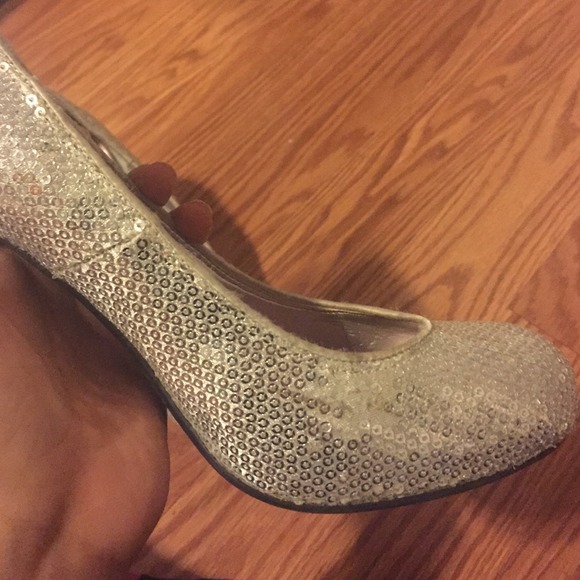silver sequined heels! - Picture 3 of 4