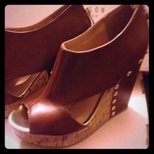 SHOE DAZZLE* NEW YUKIMO WEDGES