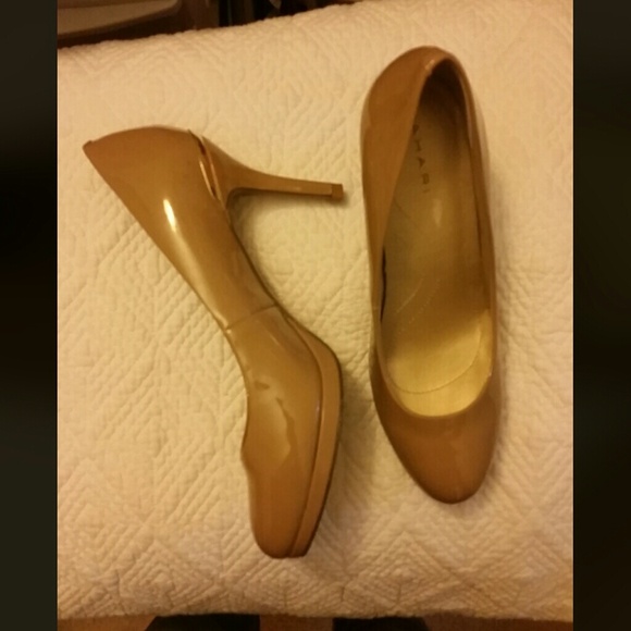 Nude pumps