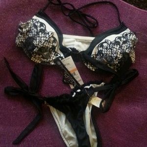 Skimpy blk and white baithing suite