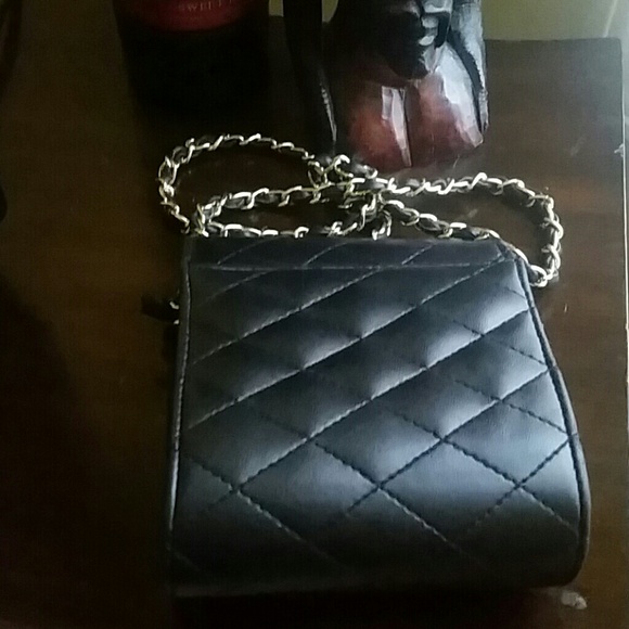Sold in bundle Quilted Crossbody - Picture 4 of 4