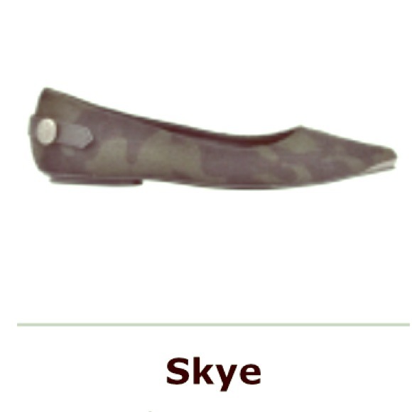 Nwot Camo flats