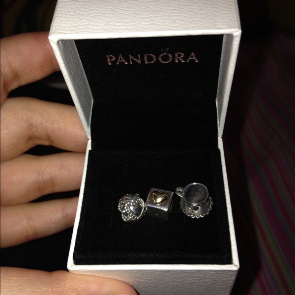 3 Pandora charms! 💋