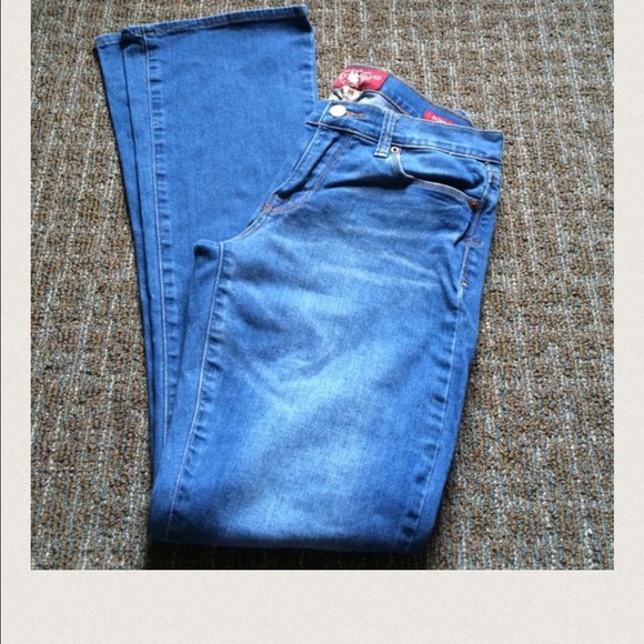 The art of a blue jeans by Lucky Brand - Picture 2 of 3