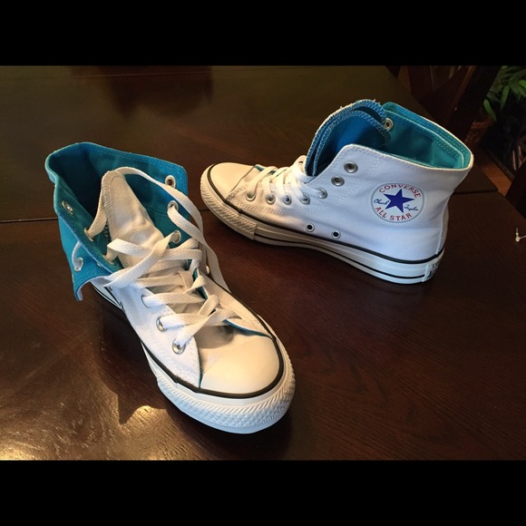 White unisex converse shoes