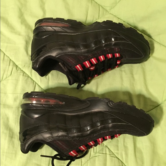 AirMax 95' Black && Red - Picture 3 of 4