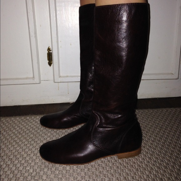 Jillian pull on Frye boots size 9!