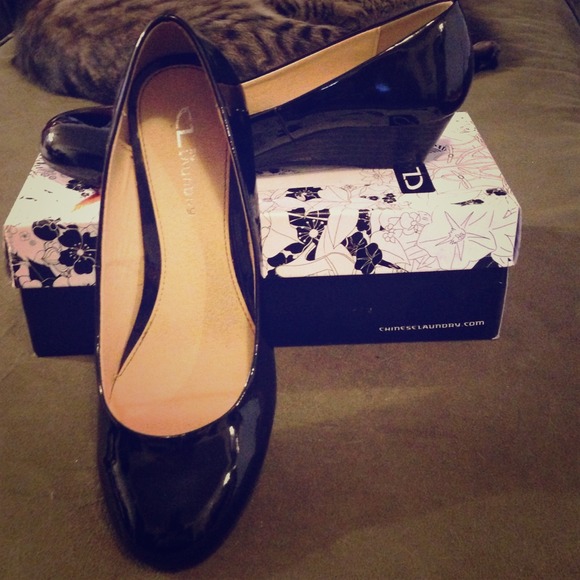 cl by laundry black wedge