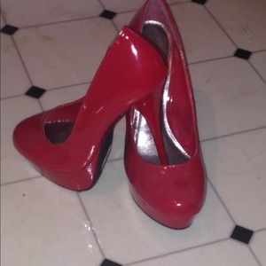 Red heels size 8