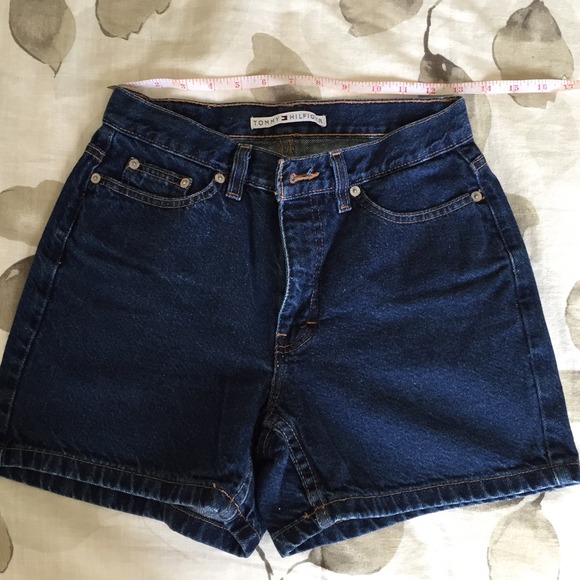 Tommy Hilfiger High waist shorts 13inches (26)