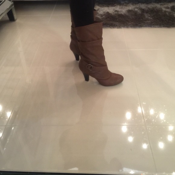 Boots - Picture 3 of 4