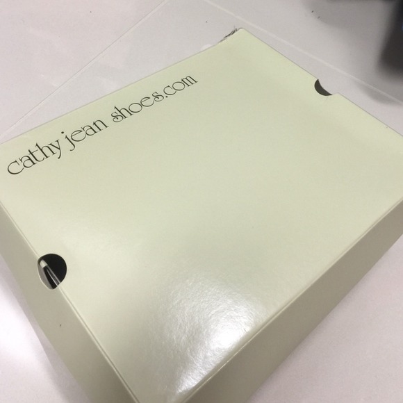 Boots - Picture 4 of 4