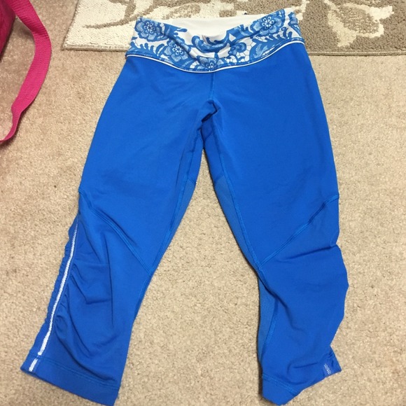 Flash sale! For next hour! Lululemon blue crop