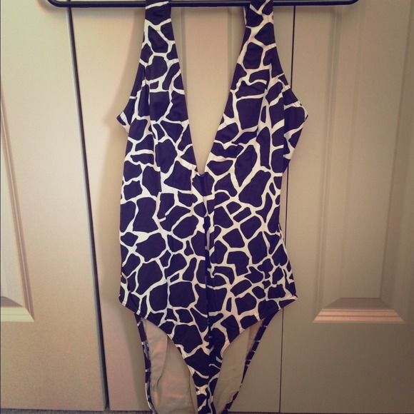 Victorias Secret one piece swim suit ☀️