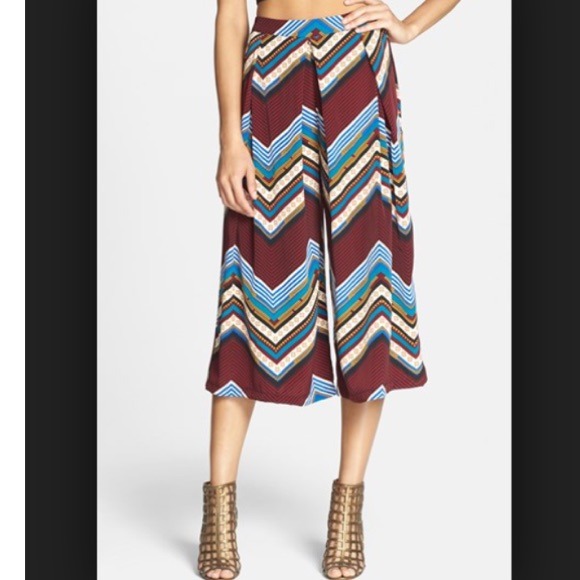 ASTR graphic gaucho pants size M