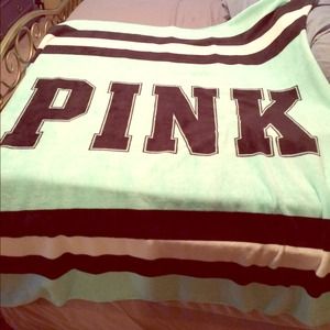 Victoria's Secret blanket 💤 PRICE FIRM NO TRADES