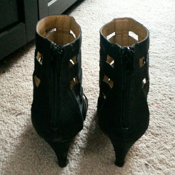 Shoes - Picture 2 of 4