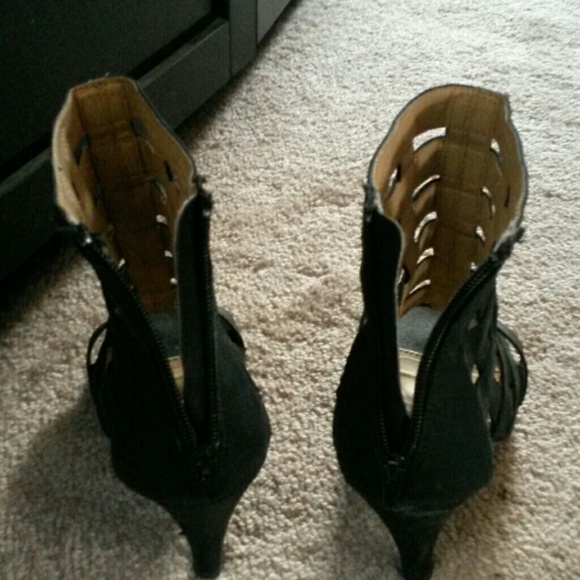 Shoes - Picture 3 of 4