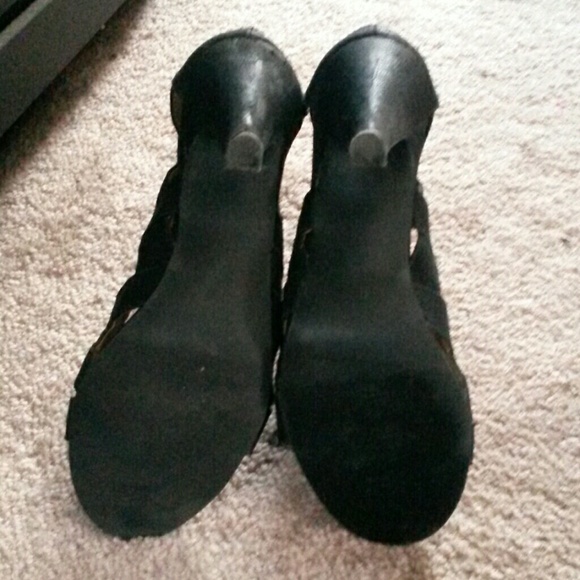 Shoes - Picture 4 of 4