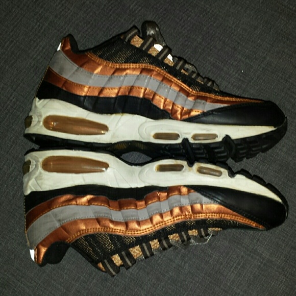 Nike Sneakers - Picture 2 of 3