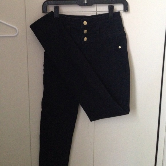 Black hight waist skinny jeans.