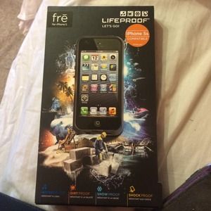 iPhone 5 and 5s life proof case