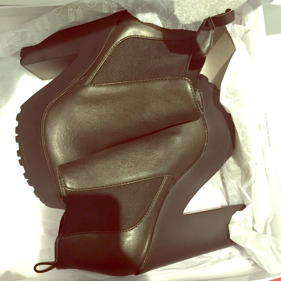 STEVE MADDEN SHOES
