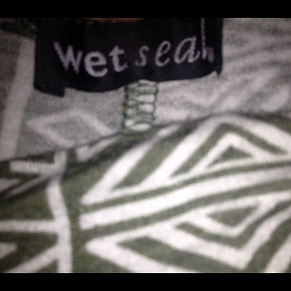 MAKE AN OFFER‼️ Green pattern soft casual shorts - Picture 3 of 4