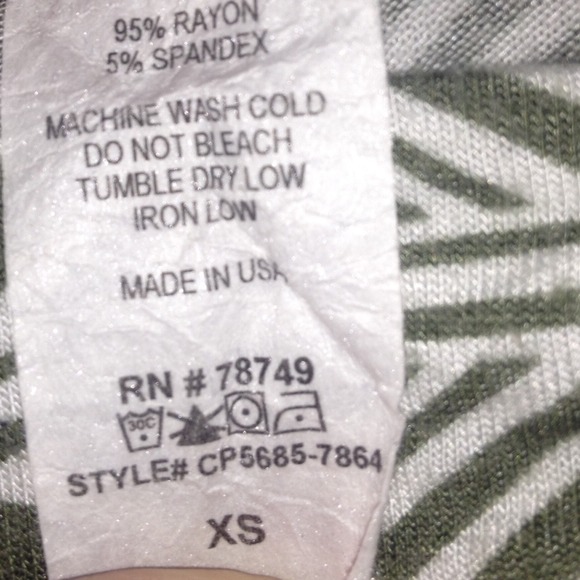 MAKE AN OFFER‼️ Green pattern soft casual shorts - Picture 4 of 4