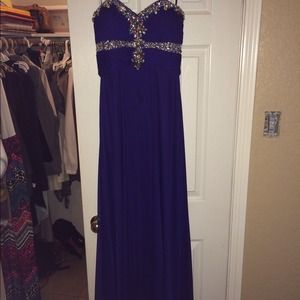 Caché Prom dress