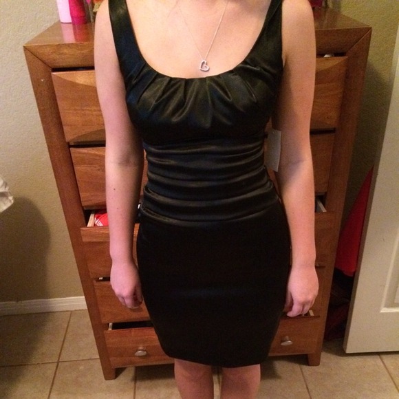 Black dress - Picture 1 of 2