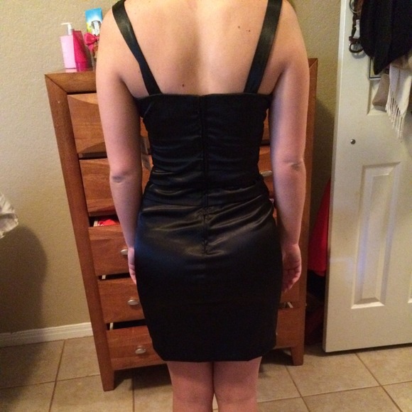 Black dress - Picture 2 of 2