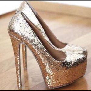 Glitter pumps