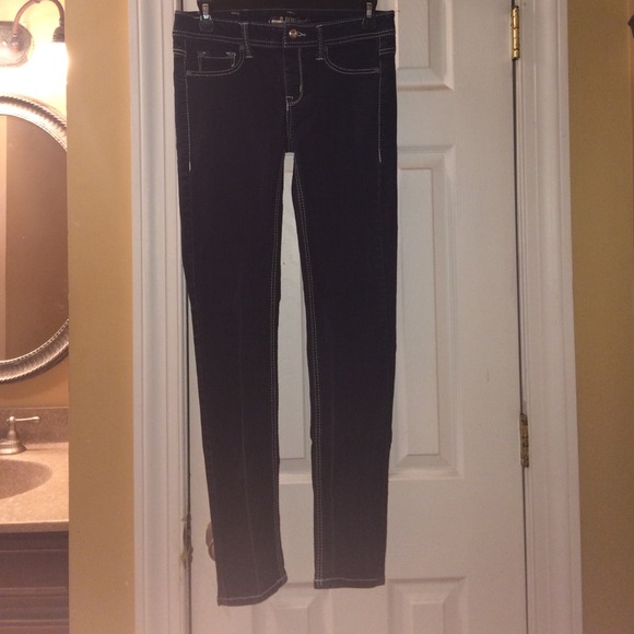Never worn. Pet free and smoke free home
