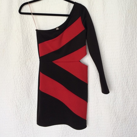 ⭐️Hot night out cutout body con dress.