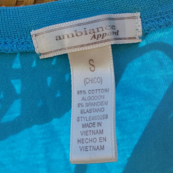 SOLD Blue Top - Picture 2 of 3