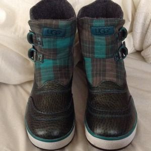 Ugg short boots
