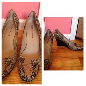 Snakeskin wedge shoe